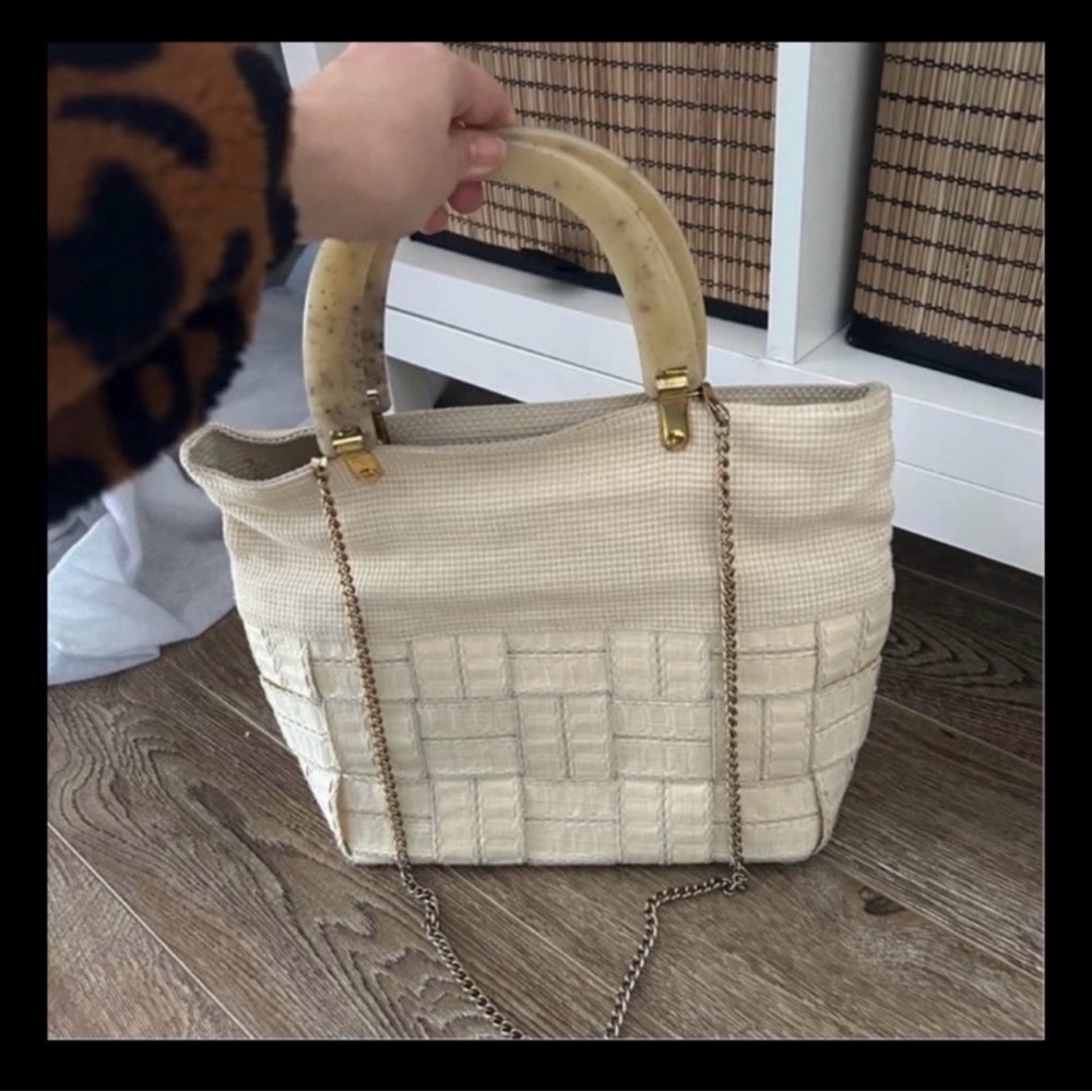 Cream Handbag with Chain Strap